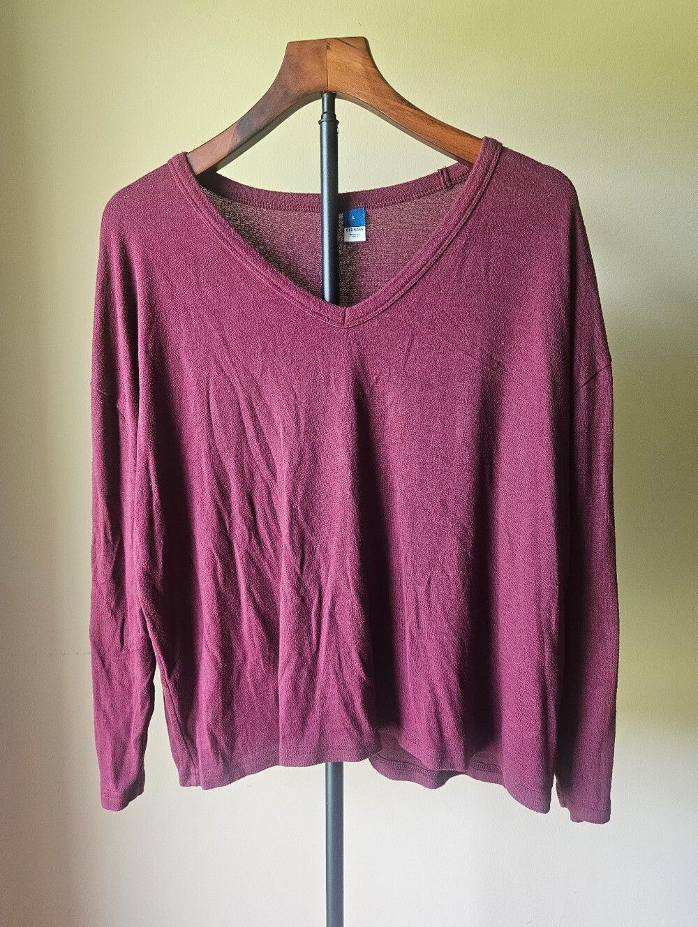 Old Navy V-Neck Lightweight Knit Top in Wine Red Size Large